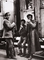 Jeunes Gardes rouges (photo sépia)